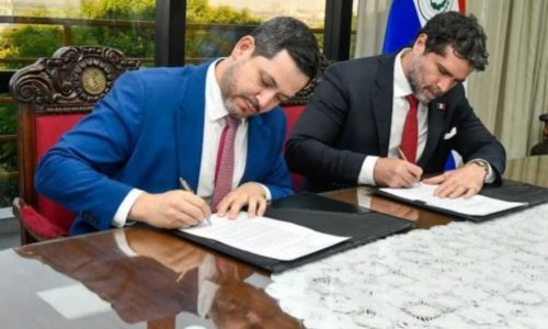 imagen del momento de la firma